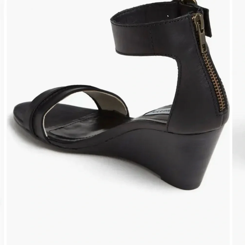 Steve Madden Elegant Black Wedge Sandals NEW IN BOX size 7.5